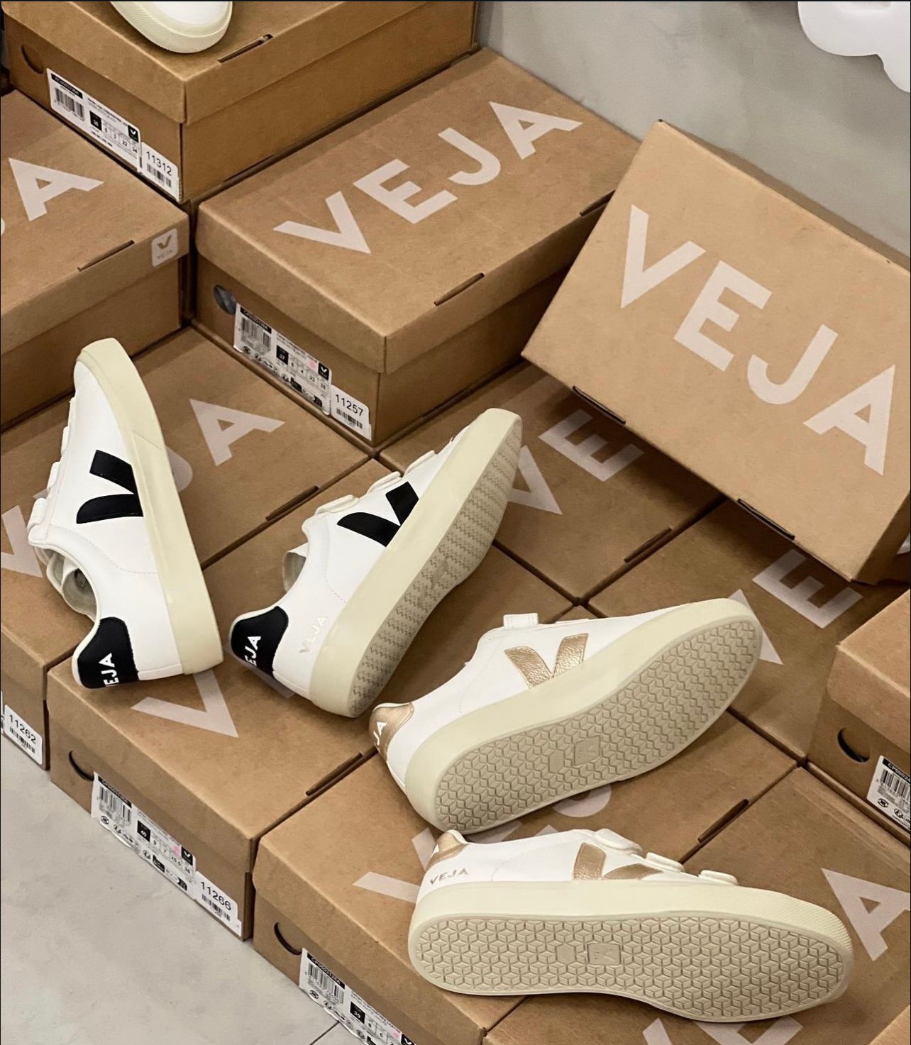 Veja Shoe Pallets Wholesale - Image 6