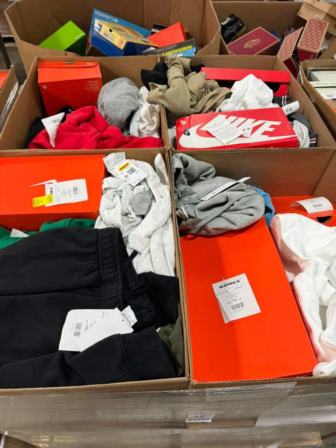 Nike apparel Wholesale Pallets - Image 6