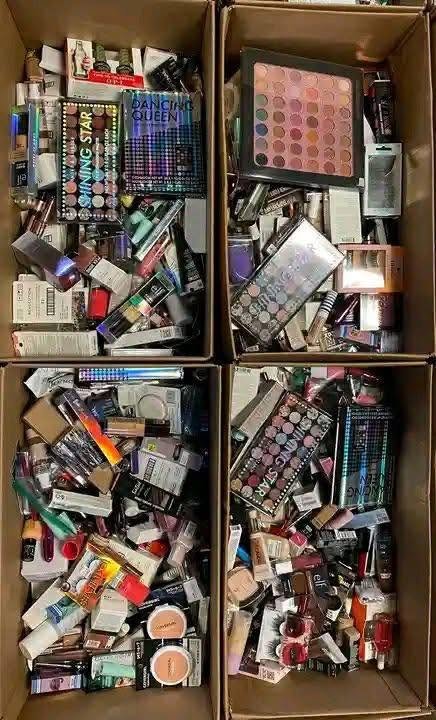 Mixed cosmetic pallets wholesale - Image 2