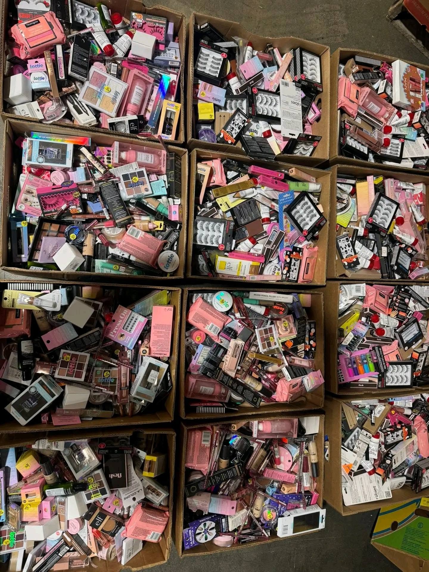 Mixed cosmetic pallets wholesale