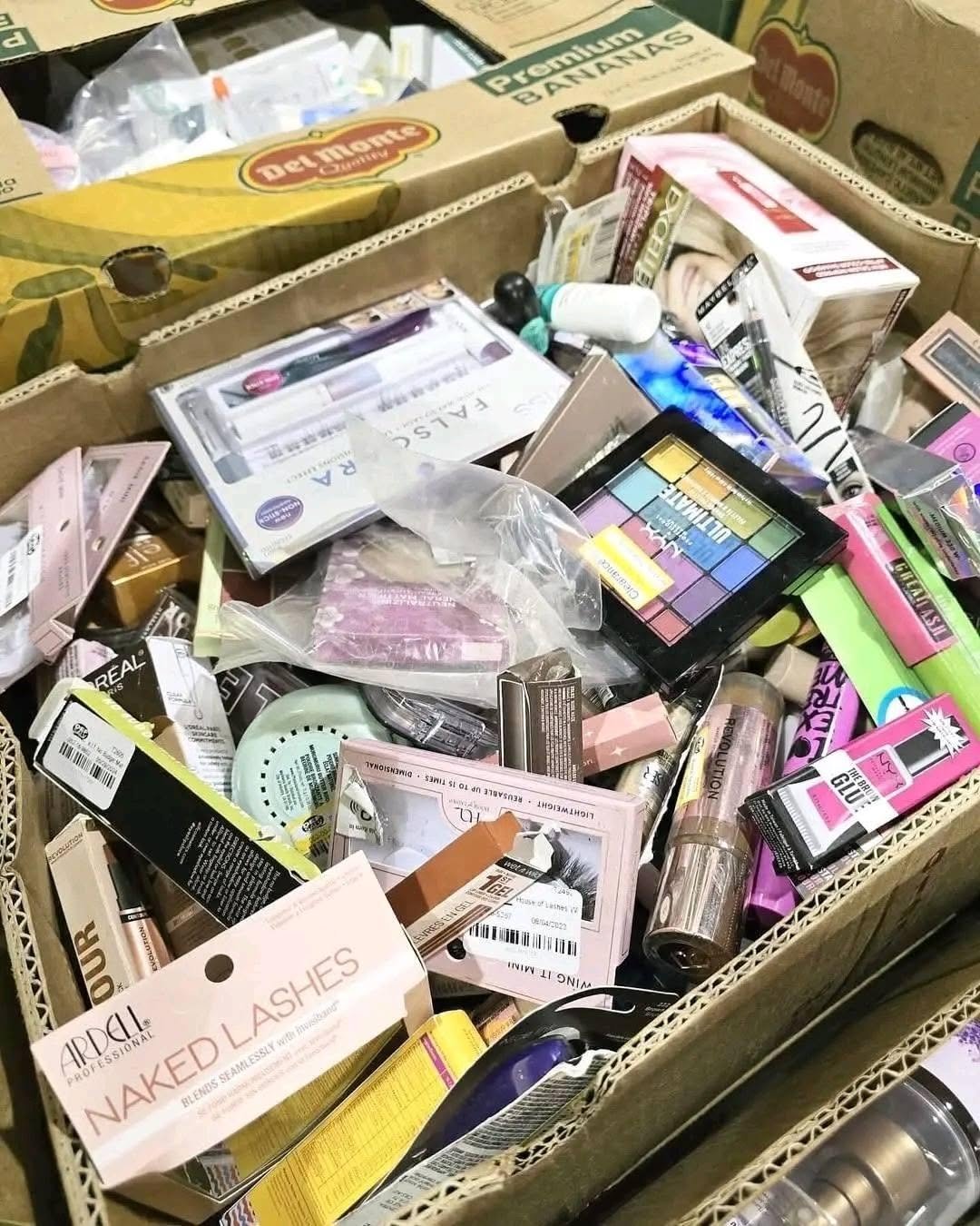 Mixed cosmetic pallets wholesale - Image 4