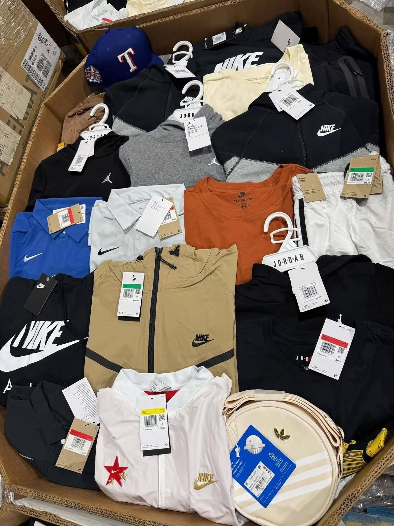Nike apparel Wholesale Pallets - Image 5